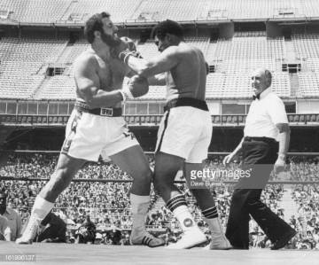 Muhammad Ali vs. Lyle Alzado
